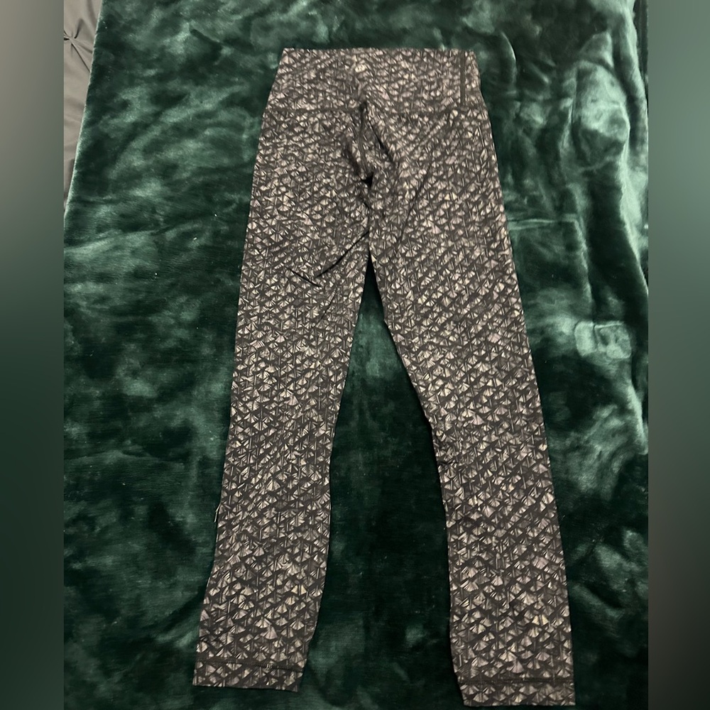 497. NWOT - Lululemon Wunder Under 23” Crops